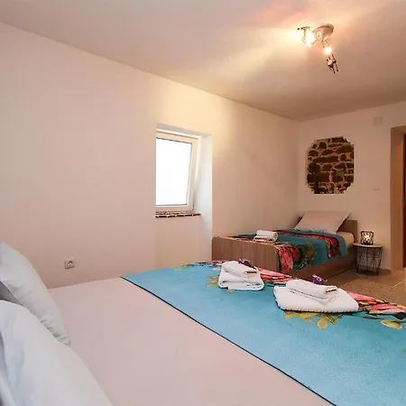 Leo 2180 Apartment